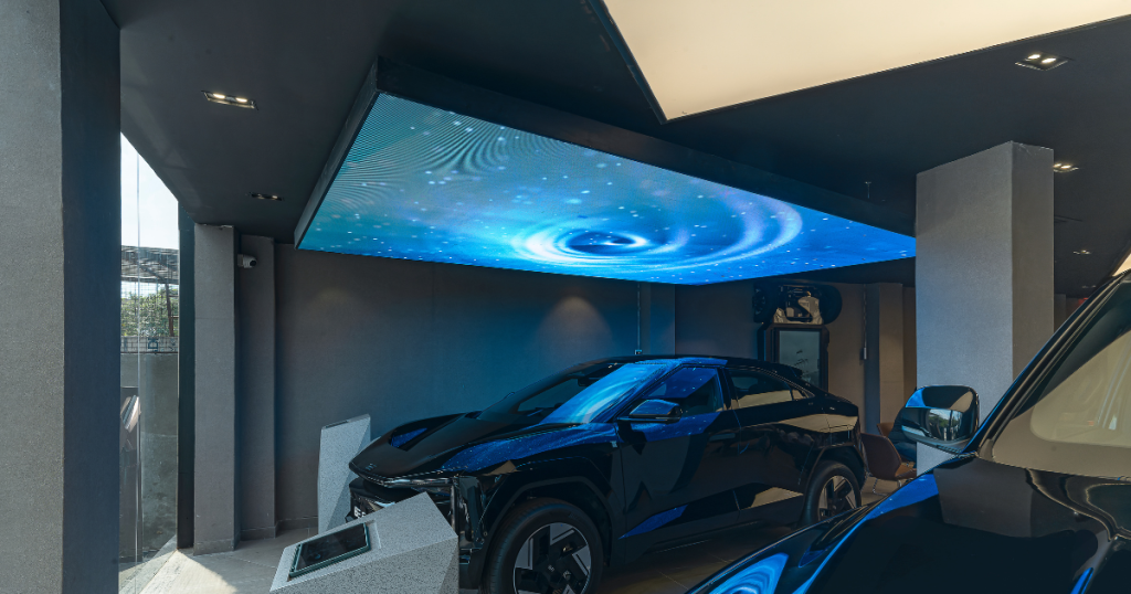 Mahindra Showroom Noida